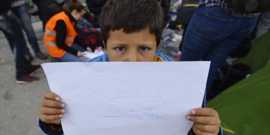 Izbjeglice na granicnom prijelazu cekaju prijevol ili propustanje od strane slovenske policije. Dio izbjeglica noc je proveo na otvorenom, do su neki spavali u satorima. Dok poneki imaju umorna lica, neki od izbjeglica su nasmijani. Photo: Marko Lukunic/ Izbjeglice na granicnom prijelazu cekaju prijevol ili propustanje od strane slovenske policije. Dio izbjeglica noc je proveo na otvorenom, do su neki spavali u satorima. Dok poneki imaju umorna lica, neki od izbjeglica su nasmijani. Photo: Marko Lukunic/