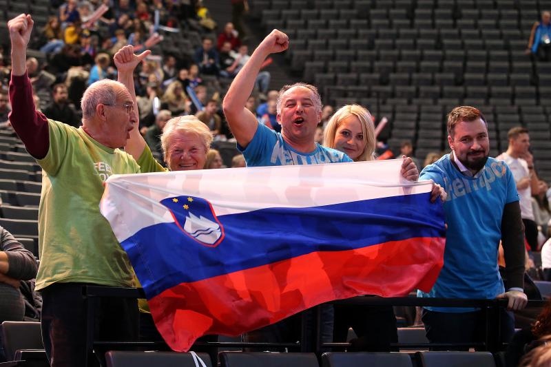 Hrvatski navijači u Parizu na utakmici Slovenija – Hrvatska za 3. mjesto na Svjetskom prvenstvu