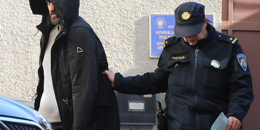 Pogledajte privođenje: ovo su ljudi koji su ‘pali’ sa 100 kilograma kokaina Pogledajte privođenje: ovo su ljudi koji su ‘pali’ sa 100 kilograma kokaina