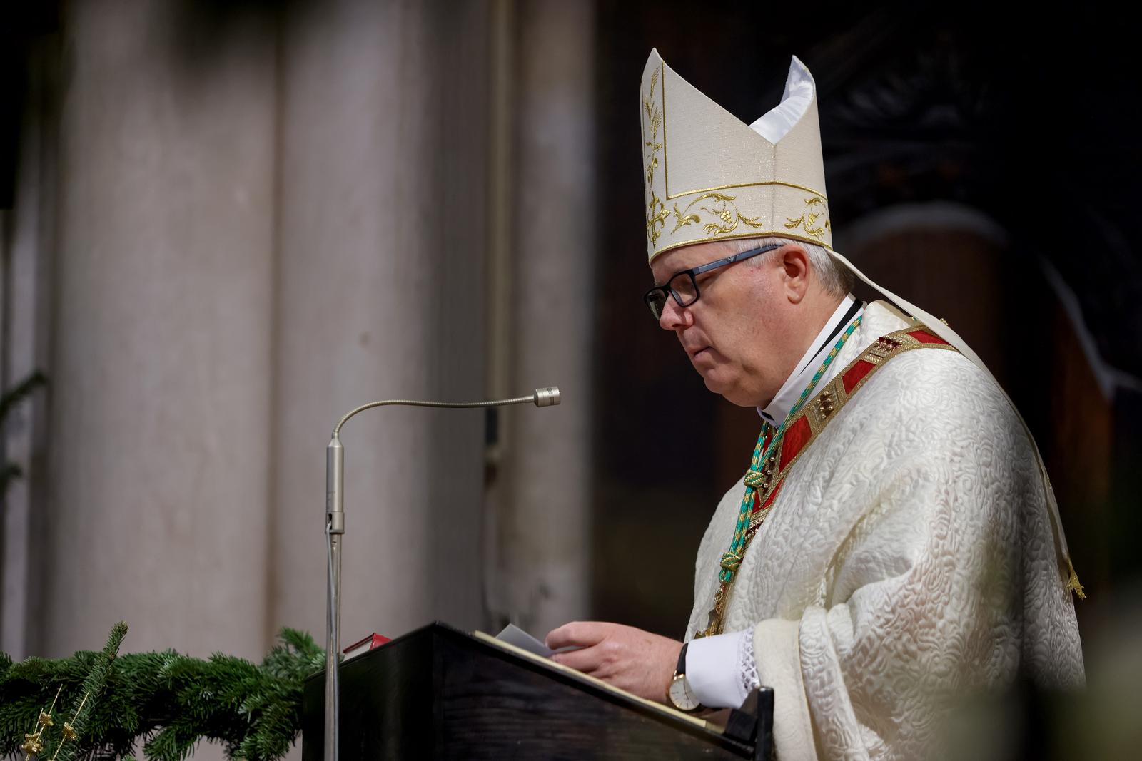 Nadbiskup Milan Zgrablić predvodio je misu na Božić u katedrali svete Stošije
