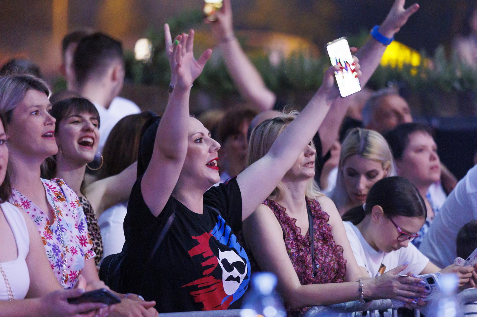 Mišo Kovač i prijatelji na Starom placu u Splitu Mišo Kovač i prijatelji na Starom placu u Splitu