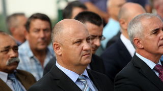 Zadar, 280912.
U sjedistu Policijske uprave zadarske u Centru Franko Lisica u Zadru, odrzala se svecana proslava Dana policije. Uz govor novog nacelnika PU zadarske Nevena Paskalina odrzana je i pokazna vjezba zadarskih specijalaca.
Na fotografiji: Neven Zadar, 280912.
U sjedistu Policijske uprave zadarske u Centru Franko Lisica u Zadru, odrzala se svecana proslava Dana policije. Uz govor novog nacelnika PU zadarske Nevena Paskalina odrzana je i pokazna vjezba zadarskih specijalaca.
Na fotografiji: Neven