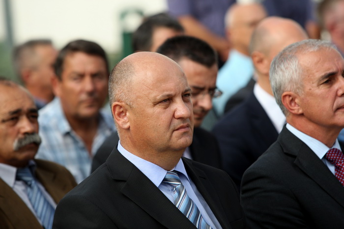 Zadar, 280912.
U sjedistu Policijske uprave zadarske u Centru Franko Lisica u Zadru, odrzala se svecana proslava Dana policije. Uz govor novog nacelnika PU zadarske Nevena Paskalina odrzana je i pokazna vjezba zadarskih specijalaca.
Na fotografiji: Neven Zadar, 280912.
U sjedistu Policijske uprave zadarske u Centru Franko Lisica u Zadru, odrzala se svecana proslava Dana policije. Uz govor novog nacelnika PU zadarske Nevena Paskalina odrzana je i pokazna vjezba zadarskih specijalaca.
Na fotografiji: Neven