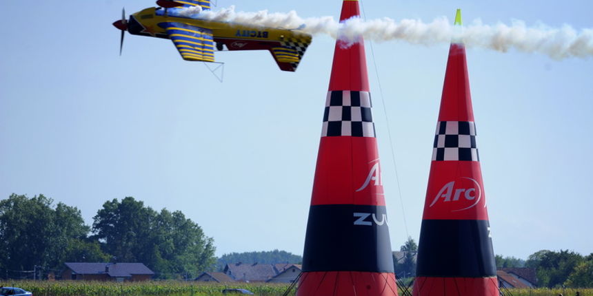 Zagreb, 030911.
Na aerodromu Lucko odrzan je XI. zagrebacki aeromiting.
Foto: Marko Miscevic / CROPIX Zagreb, 030911.
Na aerodromu Lucko odrzan je XI. zagrebacki aeromiting.
Foto: Marko Miscevic / CROPIX