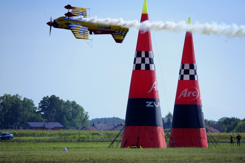Zagreb, 030911.
Na aerodromu Lucko odrzan je XI. zagrebacki aeromiting.
Foto: Marko Miscevic / CROPIX Zagreb, 030911.
Na aerodromu Lucko odrzan je XI. zagrebacki aeromiting.
Foto: Marko Miscevic / CROPIX
