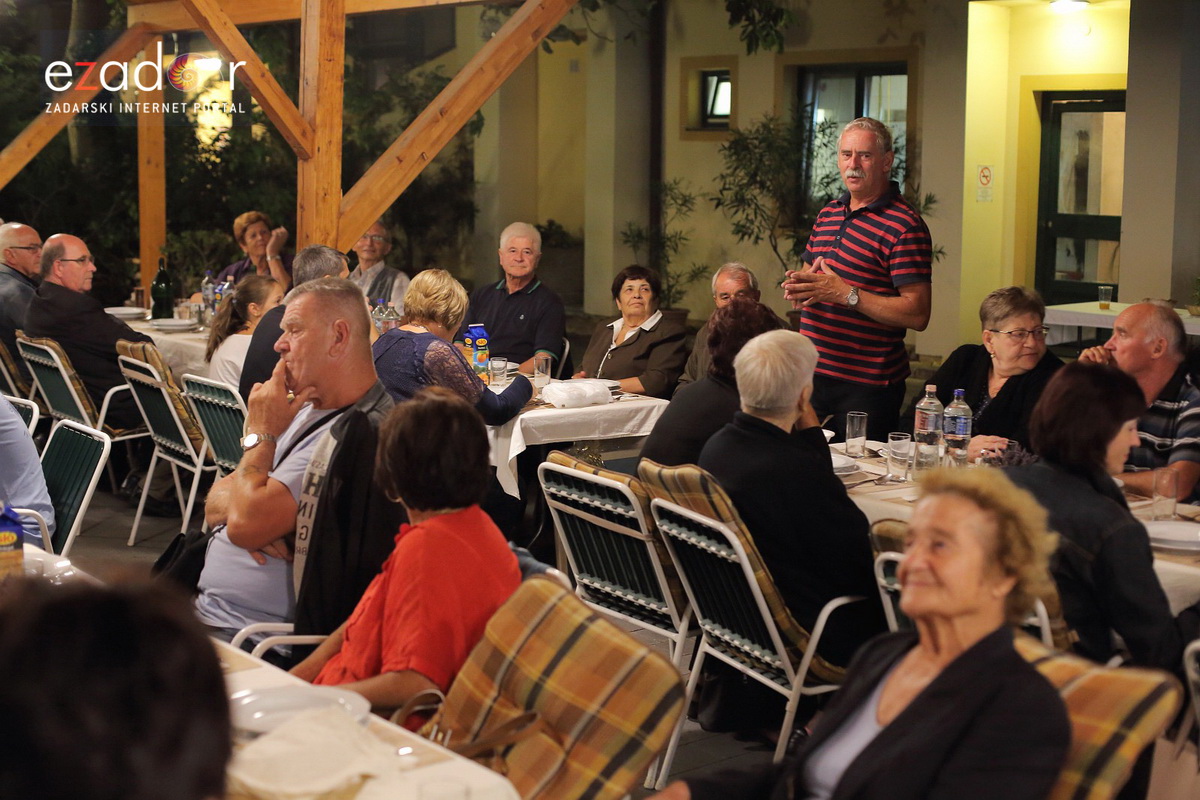 Bibinjci gradišćanskim Hrvatima darovali 1.82 metara visok kip sv. Roka Bibinjci gradišćanskim Hrvatima darovali 1.82 metara visok kip sv. Roka