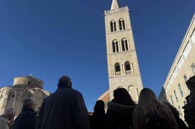 Licencirani vodiči iz Udruge Donat poveli građane u besplatno razgledavanje Zadra