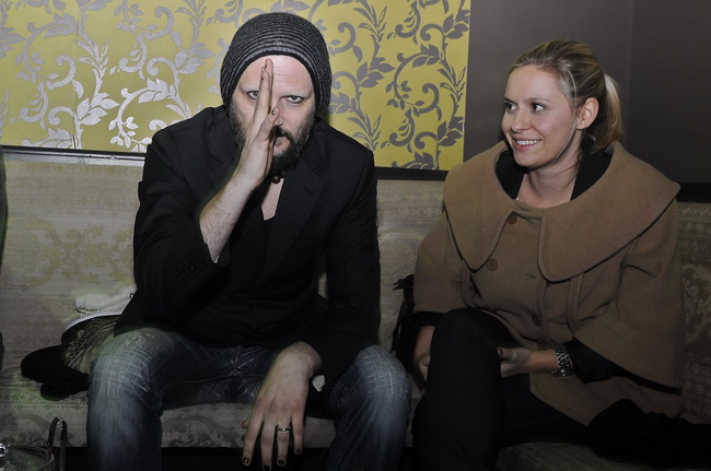 Vodice, 241210.
U kaficu te nocnom klubu Opijum, Vodicani su Bozic docekali u ugodnom i romanticnom raspolozenju uz grupu Urban & 4.
Damir Urban sa suprugom Milicom.
Foto: Marija Mihic / CROPIX