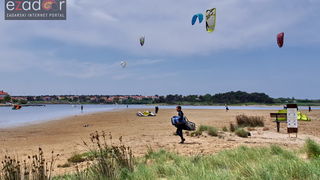Kiteri guštali u refulima ninske bure Kiteri guštali u refulima ninske bure