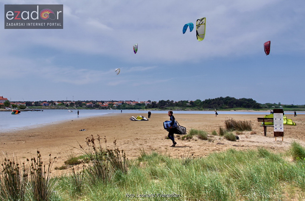 Kiteri guštali u refulima ninske bure Kiteri guštali u refulima ninske bure