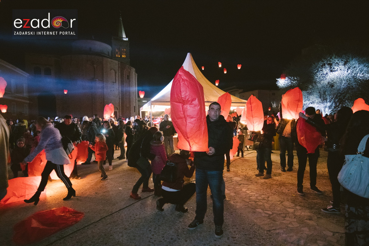 Humanitarni svjetlosni spektakl “Zaželi ljubav 2018.” @ Forum