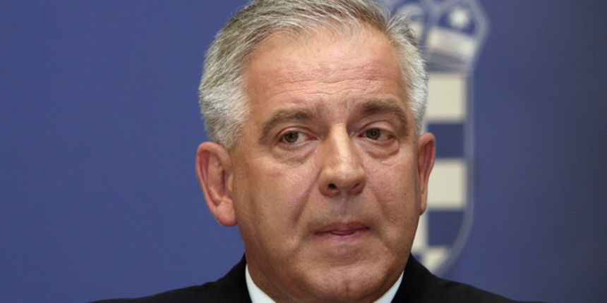 Zagreb,010709.
Banski dvori.
Izvanredna press konferencija na kojoj je dr. Ivo Sanader dao je ostavku na mjesto premijera i sve stranacke duznosti u HDZ-u.
Foto: Damjan Tadic / CROPIX Zagreb,010709.
Banski dvori.
Izvanredna press konferencija na kojoj je dr. Ivo Sanader dao je ostavku na mjesto premijera i sve stranacke duznosti u HDZ-u.
Foto: Damjan Tadic / CROPIX