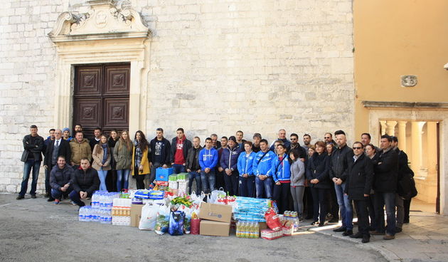 Zadarski sportaši i sportski novinari velikog srca napunili Socijalnu samoposlugu