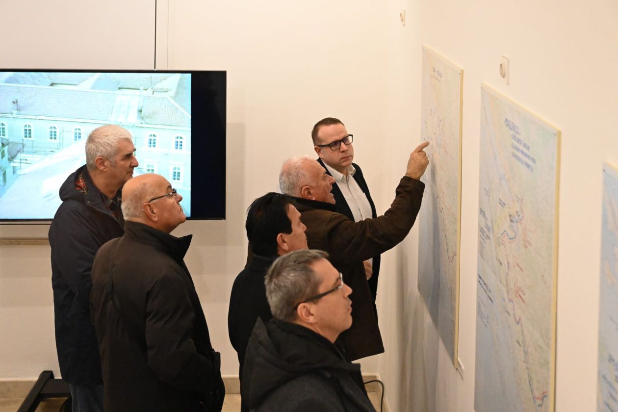 617066668_1998467717649561_2451663466669995057_n