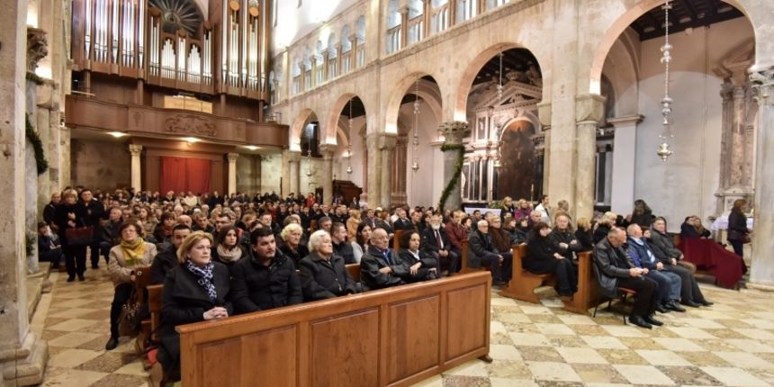 Svečana misa polnoćka u katedrali svete Stošije. Foto: Dino Stanin/PIXSELL Svečana misa polnoćka u katedrali svete Stošije. Foto: Dino Stanin/PIXSELL