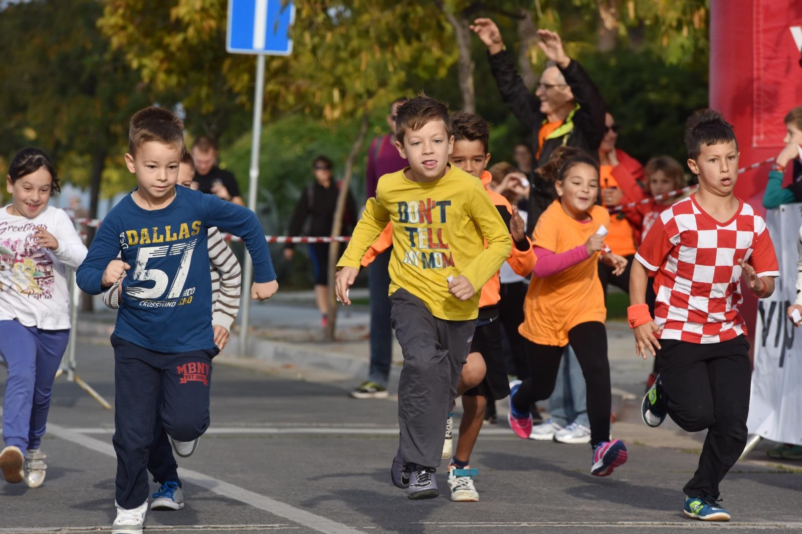 Šibenik: Dječja te utrke Šibenskih deset & Draženova četvorka povodom 53. rođendana Dražena Petrovića Šibenik: Dječja te utrke Šibenskih deset & Draženova četvorka povodom 53. rođendana Dražena Petrovića
