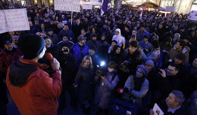 Zagreb, 040311. 
Peti po redu, protuvladin prosvjed tzv. facebook grupe zapocinje veceras na Cvjetnom trgu. 
Na fotografiji: Ivan Pernar organizator skupa.
Foto: Davor Pongracic / CROPIX