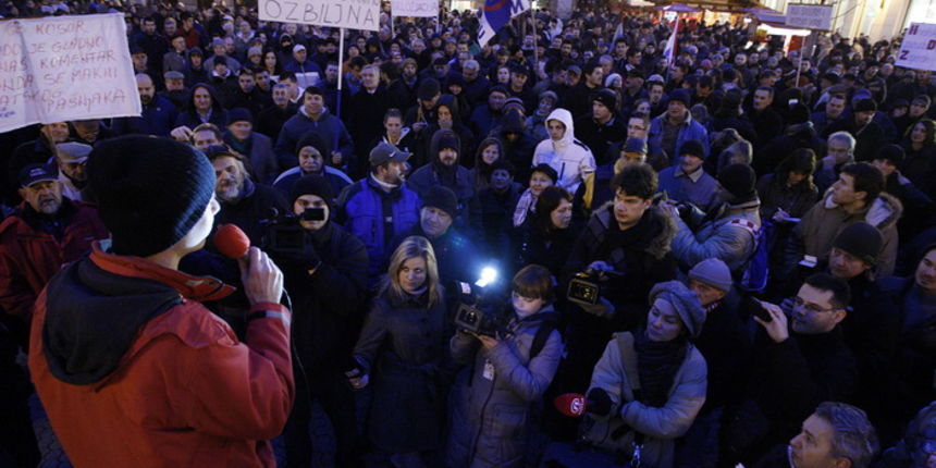 Zagreb, 040311. 
Peti po redu, protuvladin prosvjed tzv. facebook grupe zapocinje veceras na Cvjetnom trgu. 
Na fotografiji: Ivan Pernar organizator skupa.
Foto: Davor Pongracic / CROPIX