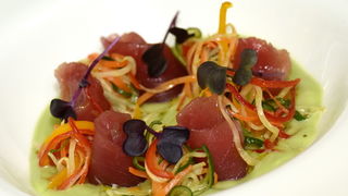 Restoran Foša: Chef Damr Tomljanović oduševio japanskog kolegu pripremom “dalmatinskog sushija” Restoran Foša: Chef Damr Tomljanović oduševio japanskog kolegu pripremom “dalmatinskog sushija”