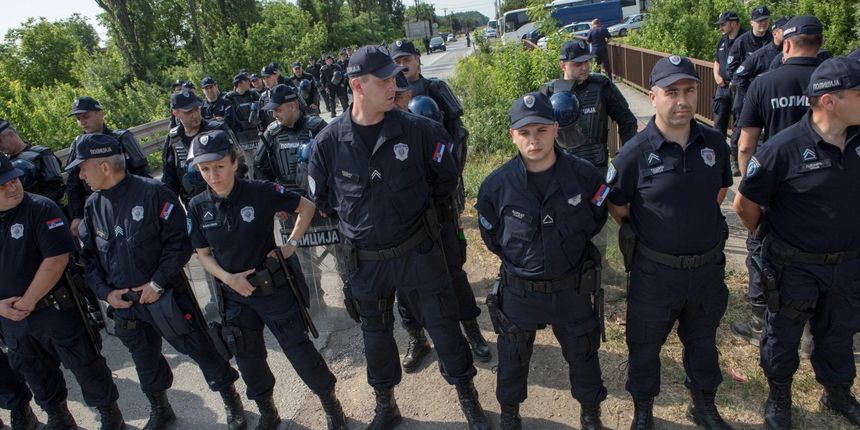 Šešelj zaustavljen na ulazu u Hrtkovce: govor održao u selu Jarak Šešelj zaustavljen na ulazu u Hrtkovce: govor održao u selu Jarak