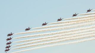 Akrobatska skupina “Red Arrows” Royal Air Forcea u posjeti Zračnoj bazi u Zemuniku Akrobatska skupina “Red Arrows” Royal Air Forcea u posjeti Zračnoj bazi u Zemuniku