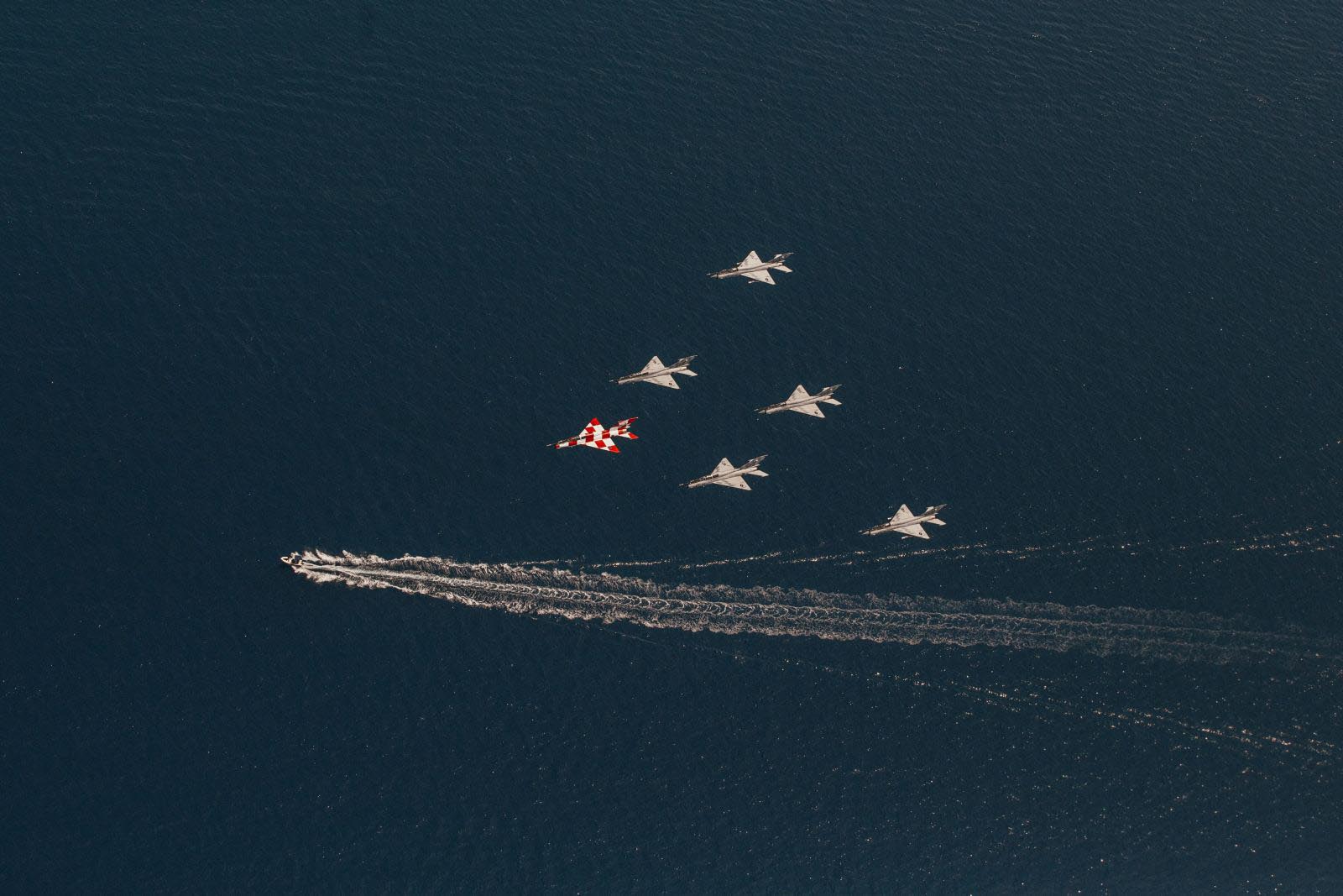 Pozdravni prelet MiG-ova iznad zadarskog kanala Pozdravni prelet MiG-ova iznad zadarskog kanala