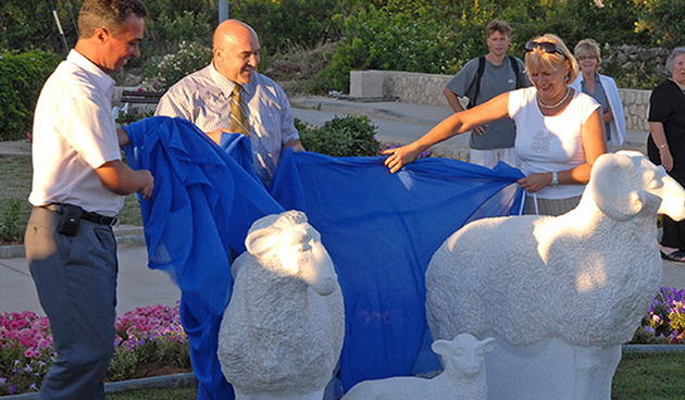 Spomenik paškoj ovci