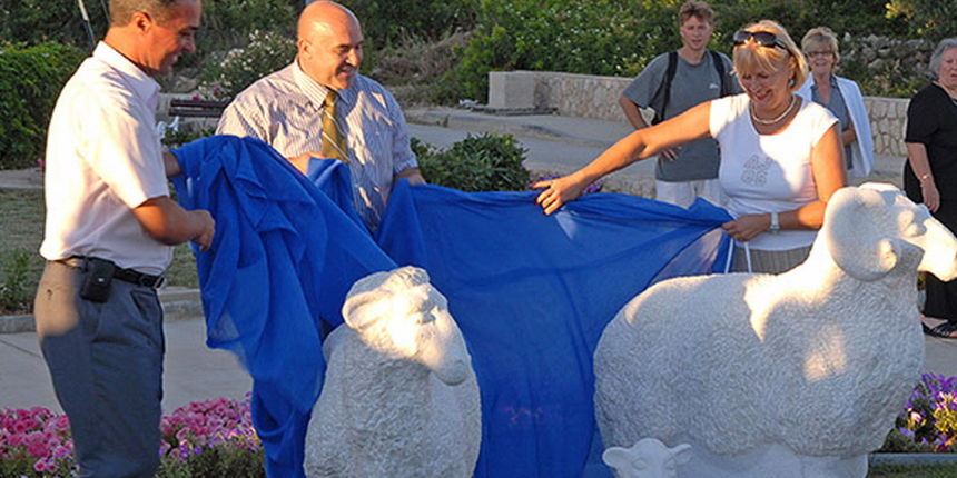 Spomenik paškoj ovci Spomenik paškoj ovci