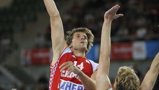 Bydgoszcz, 150909.
Dvorana Sport Arena Luczniczka.
Europsko prvenstvo u kosarci u Poljskoj, drugi krug natjecanja po skupinama 3. kolo grupe E, utakmica izmedju Hrvatske i Njemacke odlucujuca za ulazak u cetvrtfinale.
Na slici: Nicevic.
Foto: Drago Sopta