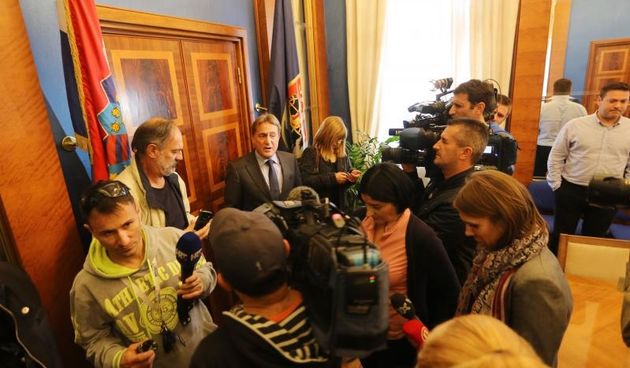 Gradonacelnik Zadra Bozidar Kalmeta dao je izjavu medijima povodom prosirenja USKOK-ove istrage vezane za aferu Remorker. Photo: Filip Brala/PIXSELL