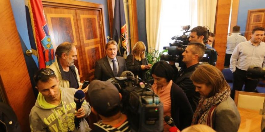 Gradonacelnik Zadra Bozidar Kalmeta dao je izjavu medijima povodom prosirenja USKOK-ove istrage vezane za aferu Remorker. Photo: Filip Brala/PIXSELL