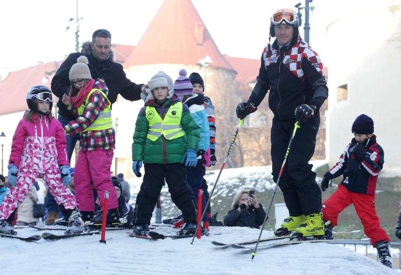 FIS World Snow Day za klince u društvu s Ivicom Kostelićem FIS World Snow Day za klince u društvu s Ivicom Kostelićem
