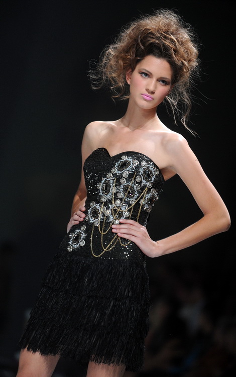 Zagreb, 290911.
Velesajam, paviljon 5.
Modne revije i poznati na Dove Fashion.hr proljece ljeto 2012. Prvi dan su izlagali kreatori Ivica Skoko, Martina Felja, AMDS by ALDUK i IK STUDIO.
Na slici: kreacije Ivica Skoko.
Foto: Srdjan Vrancic / CROPIX Zagreb, 290911.
Velesajam, paviljon 5.
Modne revije i poznati na Dove Fashion.hr proljece ljeto 2012. Prvi dan su izlagali kreatori Ivica Skoko, Martina Felja, AMDS by ALDUK i IK STUDIO.
Na slici: kreacije Ivica Skoko.
Foto: Srdjan Vrancic / CROPIX