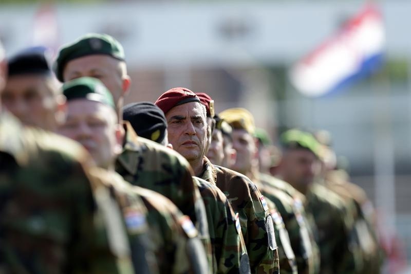 Svečano postrojavanje na stadionu u Kranjčevićevoj u povodu Dana Oružanih snaga Republike Hrvatske. Foto. PIXSELL Svečano postrojavanje na stadionu u Kranjčevićevoj u povodu Dana Oružanih snaga Republike Hrvatske. Foto. PIXSELL