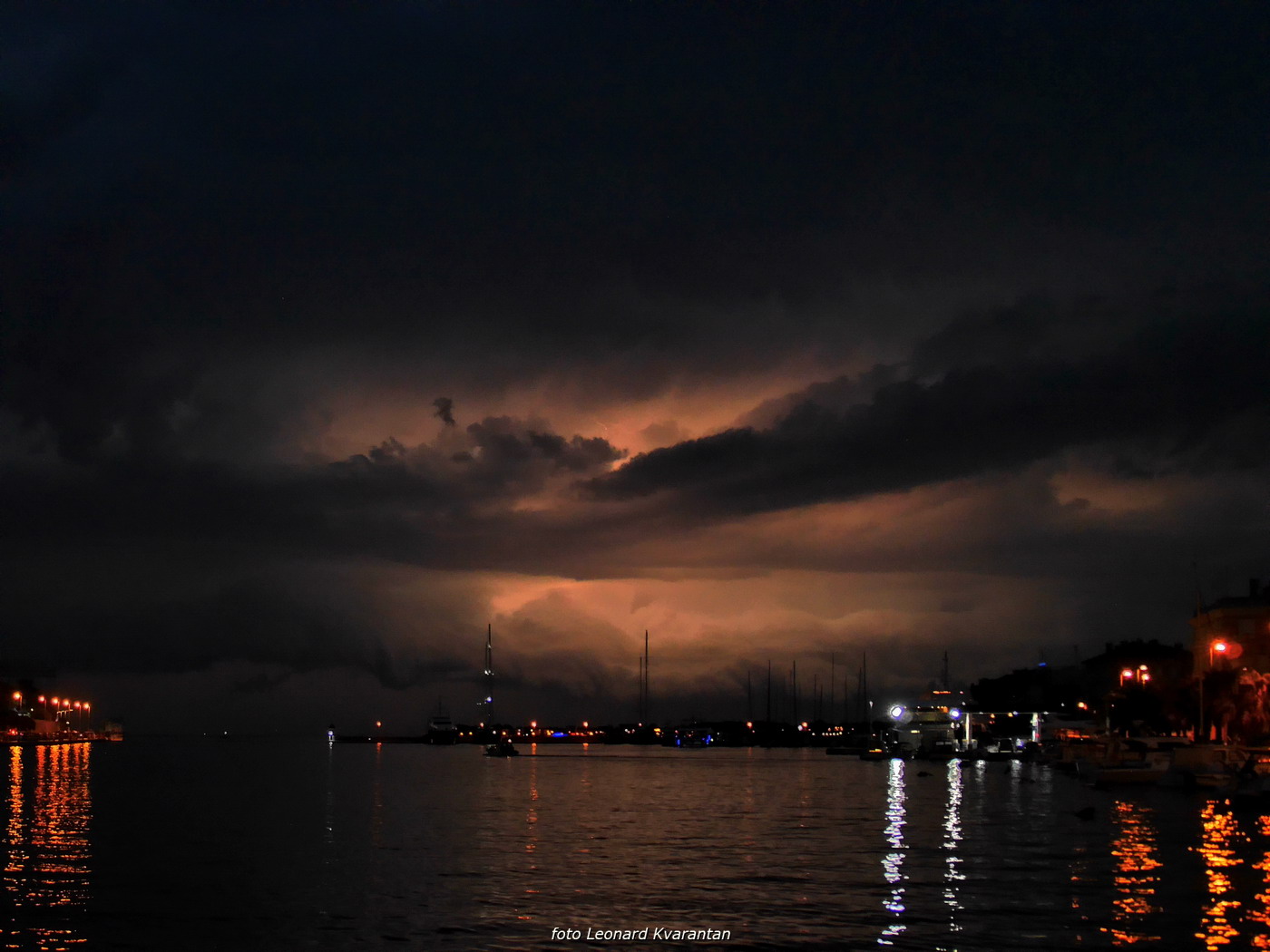 Munje nad zadarskom lukom