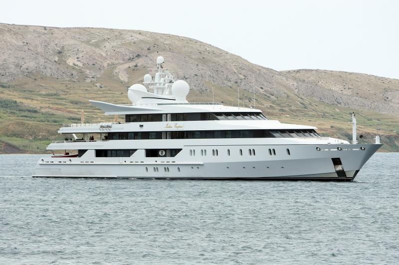 Metajna: Megajahta Indian Empress indijskog biznismena i političara Vijaya Mallye u Paškom zaljevu kod Metajne, Foto: Luka Stanzl/PIXSELL Metajna: Megajahta Indian Empress indijskog biznismena i političara Vijaya Mallye u Paškom zaljevu kod Metajne, Foto: Luka Stanzl/PIXSELL