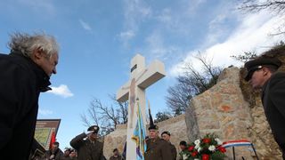 Maslenica: Otkrivanje spomen obilježja križa za poginule hrvatske branitelje u VRO Maslenica ´93, Foto: Filip Brala/PIXSELL