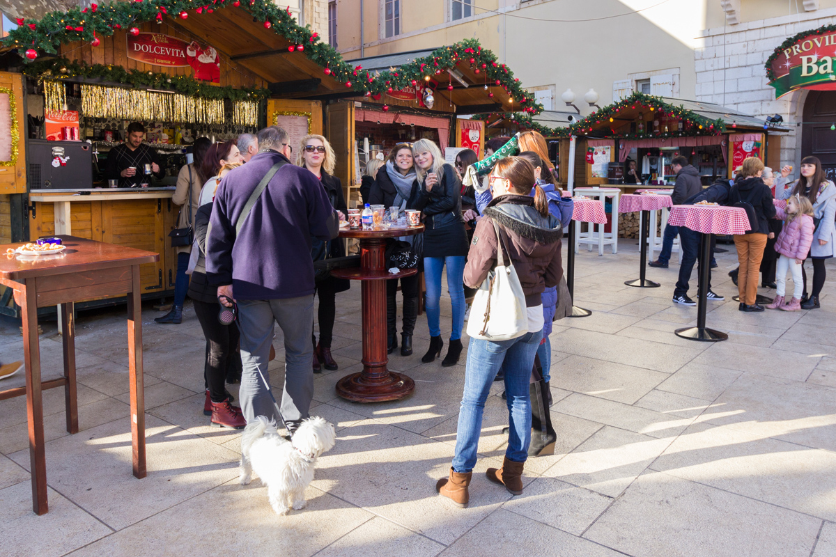 Badnjak 2016: Blagdanski đir po gradu 24. prosinca Badnjak 2016: Blagdanski đir po gradu 24. prosinca