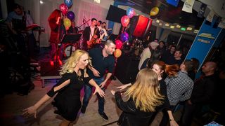 U Famous beach and grill baru Rockatansky bend proslavio je 20 godina djelovanja U Famous beach and grill baru Rockatansky bend proslavio je 20 godina djelovanja