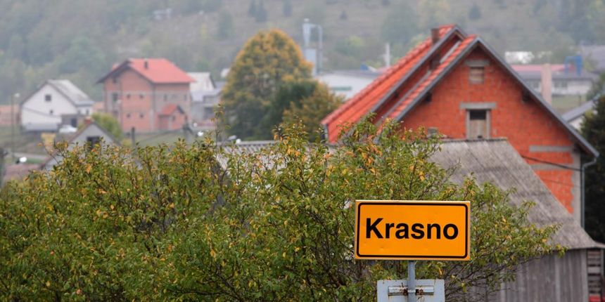 Podvelebitsko mjestasce slikovitog imena, smjesteno na 800 metara nadmorske visine na polovici puta izmedju Otocca i Senja, umjesto da izgradnjnom vodovodne mreze ocekuju bolje dane za razvoj mjesta a time i egzistenciju stanovnika ,ostali su sokirani cij Podvelebitsko mjestasce slikovitog imena, smjesteno na 800 metara nadmorske visine na polovici puta izmedju Otocca i Senja, umjesto da izgradnjnom vodovodne mreze ocekuju bolje dane za razvoj mjesta a time i egzistenciju stanovnika ,ostali su sokirani cij