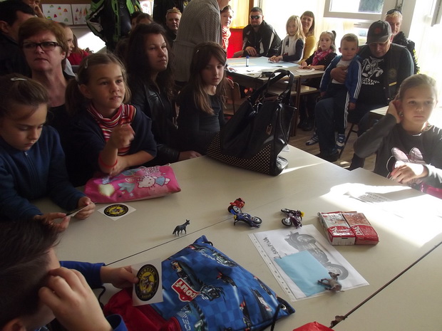 “Beštije” posjetile OŠ Šimuna Kožičića Benje “Beštije” posjetile OŠ Šimuna Kožičića Benje