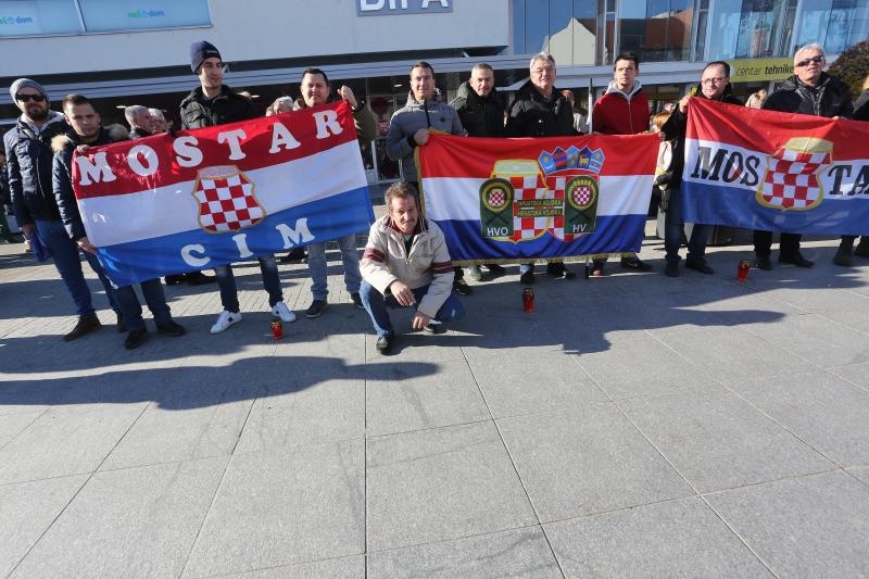 Image 380819 (auto) Image 380819 (auto)