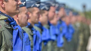 Svečanost povodom završetka obuke pilota na helikopterima OH-58D Kiowa Warrior Svečanost povodom završetka obuke pilota na helikopterima OH-58D Kiowa Warrior