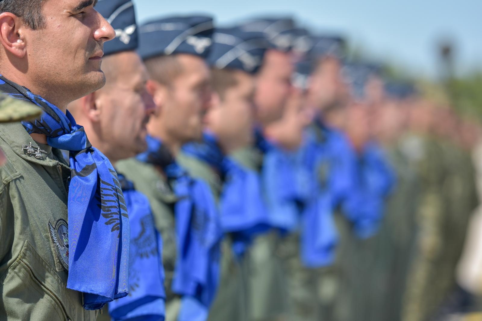 Svečanost povodom završetka obuke pilota na helikopterima OH-58D Kiowa Warrior Svečanost povodom završetka obuke pilota na helikopterima OH-58D Kiowa Warrior