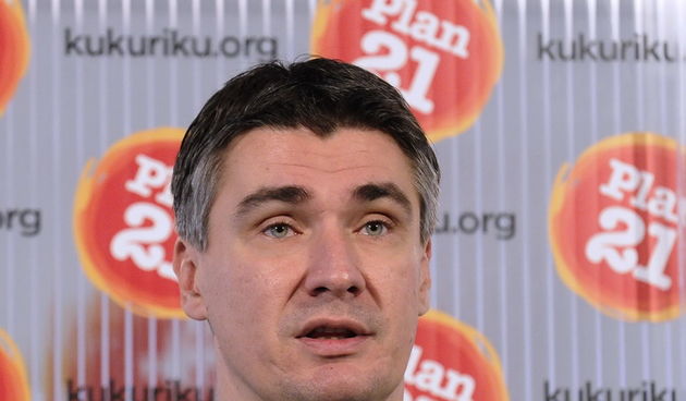 Zagreb, 271011.
Press konferencija predsjednika SDP-a Zorana Milanovica. Tema press konferencije je bilo saznanje da DORH istrazuje HDZ.
Na fotografiji: predsjednik SDP-a Zoran Milanovic. 
Foto: Admir Buljubasic / CROPIX