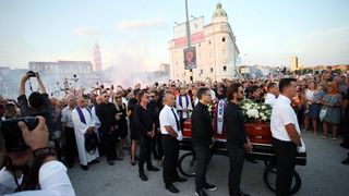 Split dostojanstveno na posljednju plovidbu ispratio legendu Olivera Dragojevića