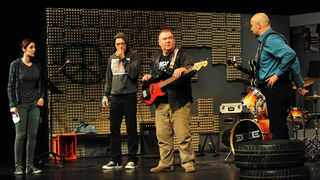 Zadar, 13.3.2014. snimio: Nenad Marčev 
Borivoj Radaković 
GRUPA 
redatelj: Mario Kovač 
igraju: Sreten Mokrović, Ranko Zidarić, 
Ivica Zadro i Iva Visković 
Kazalište KNAP (Kazalište na Peščenici) 
Dvorana HNK Zadar