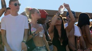 Otok Pag – Hideout festival privukao je mnogobrojnu publiku na popularnu plazu Zrce gdje se na after beach partiju u klubu Papaya plesalo cijelo poslijepodne. Photo: Filip Brala/PIXSELL