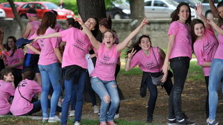 Zadar, 170513. 
Danas su se ucenici zavrsnih razreda zadarskih srednjih skola oprostili od skolskih klupa tradicionalnom Norijadom. 
Uz neizostavni alkohol, pjesmu i prosipanje brasna i jaja po centru grada, nakratko su privukli pozornost prolaznika na se