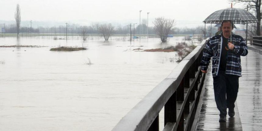 12.02.2014., Karlovac – Rijeka Kupa presla je 771 centimetar te i dalje raste. Rijeke su se izlile iz korita te poplavile okolna podrucja. Dominik Grguric/PIXSELL Autor Dominik Grguric/PIXSELL KLJUČNE RIJEČI vodostaj, Kupa, rijeka, poplava 12.02.2014., Karlovac – Rijeka Kupa presla je 771 centimetar te i dalje raste. Rijeke su se izlile iz korita te poplavile okolna podrucja. Dominik Grguric/PIXSELL Autor Dominik Grguric/PIXSELL KLJUČNE RIJEČI vodostaj, Kupa, rijeka, poplava